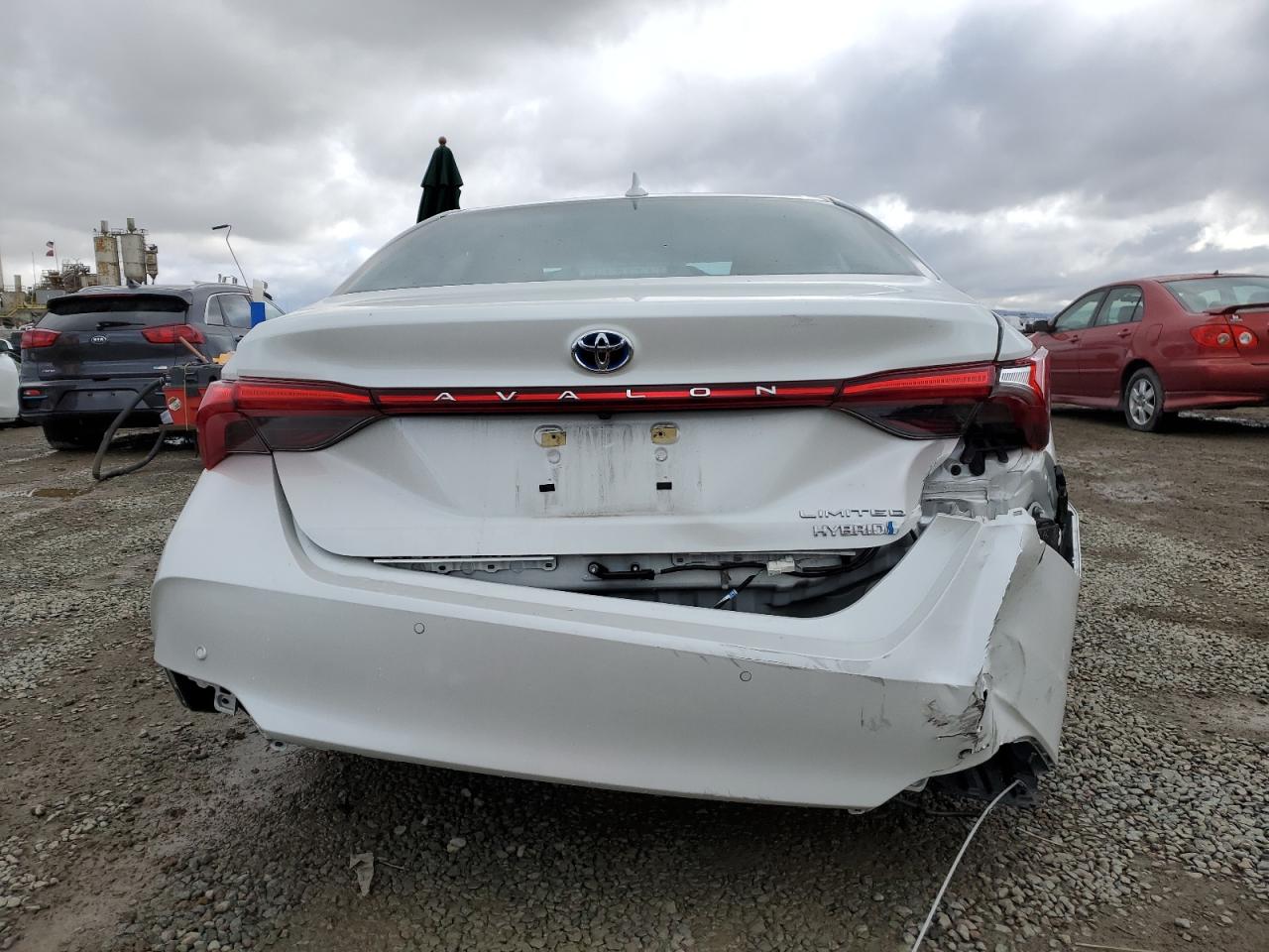 2021 Toyota Avalon - Image 6
