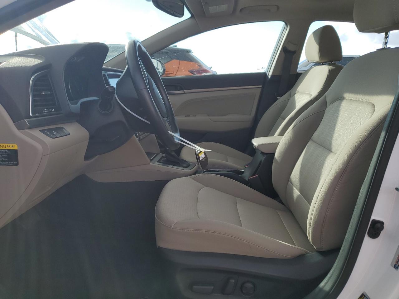 2017 Hyundai Elantra - Image 7