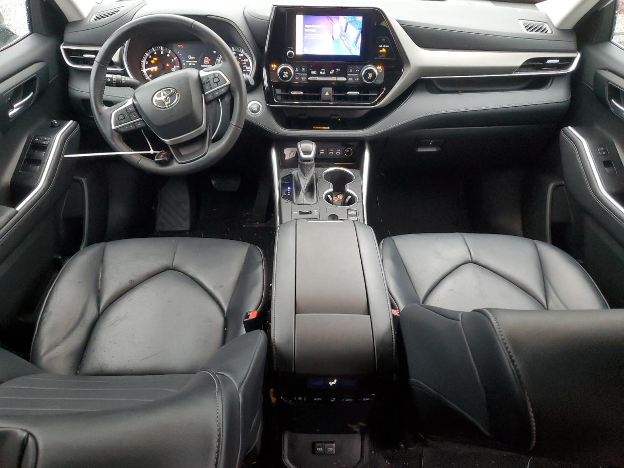 2023 Toyota Highlander - Image 8