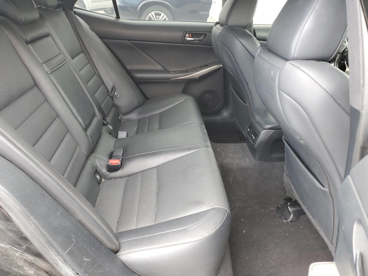 2015 Lexus IS - Image 11