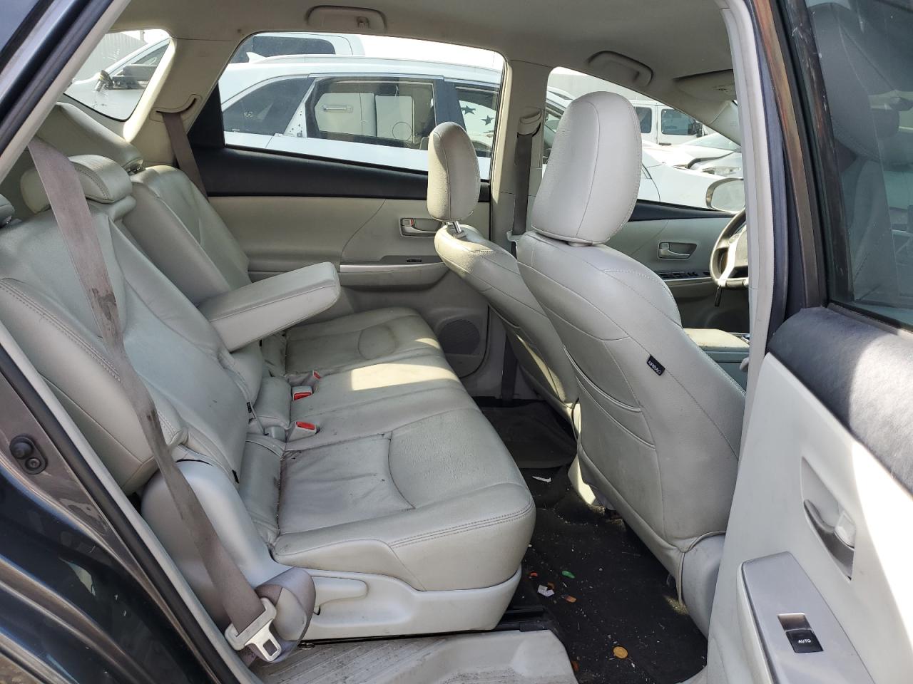 2012 Toyota Prius - Image 10