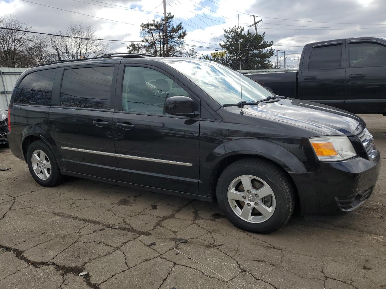 2010 Dodge Caravan - Image 4