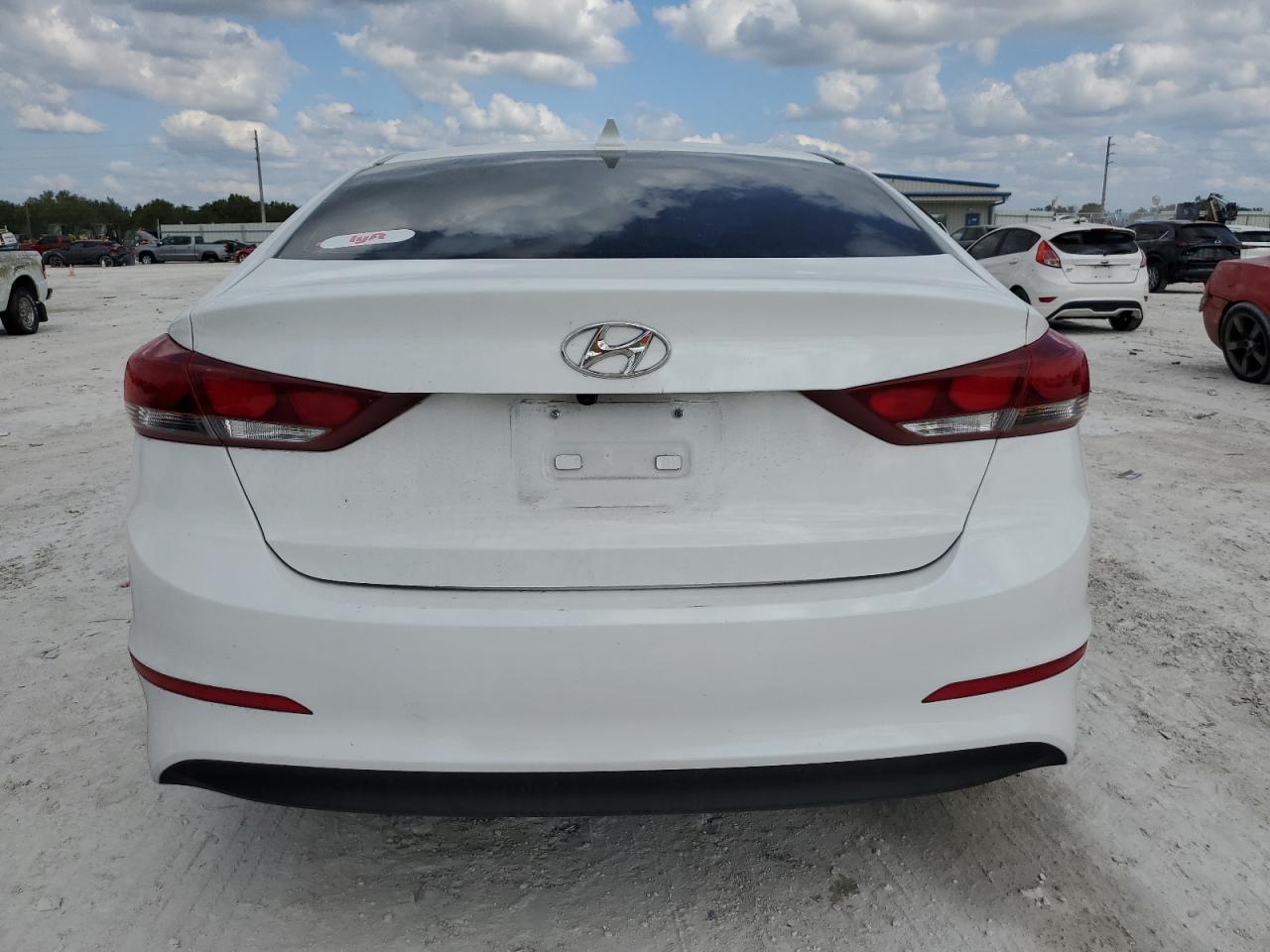 2018 Hyundai Elantra - Image 6