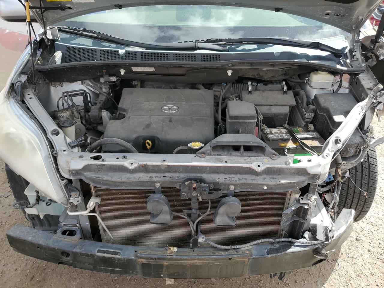 2013 Toyota Sienna - Image 14