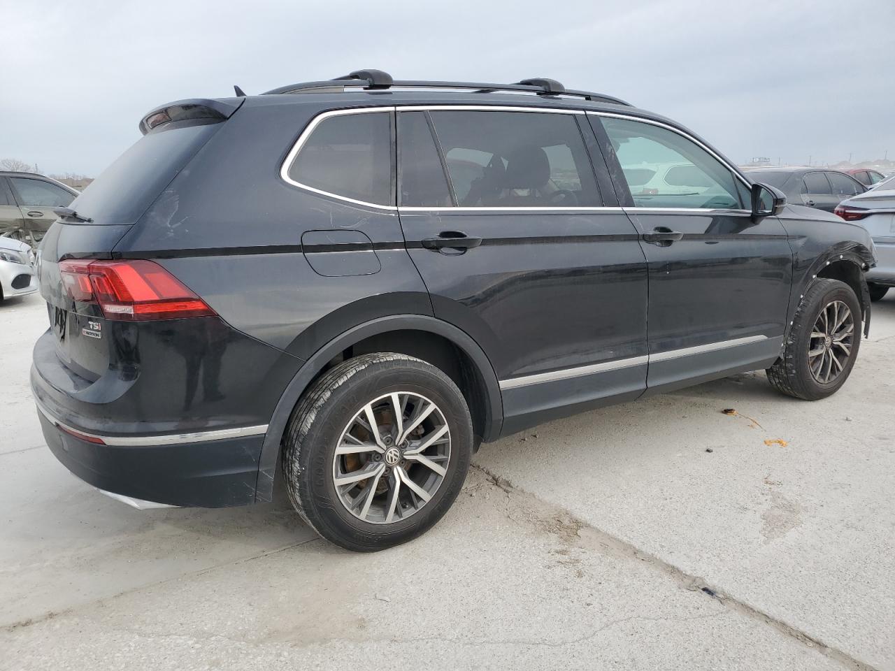 2018 Volkswagen Tiguan - Image 3