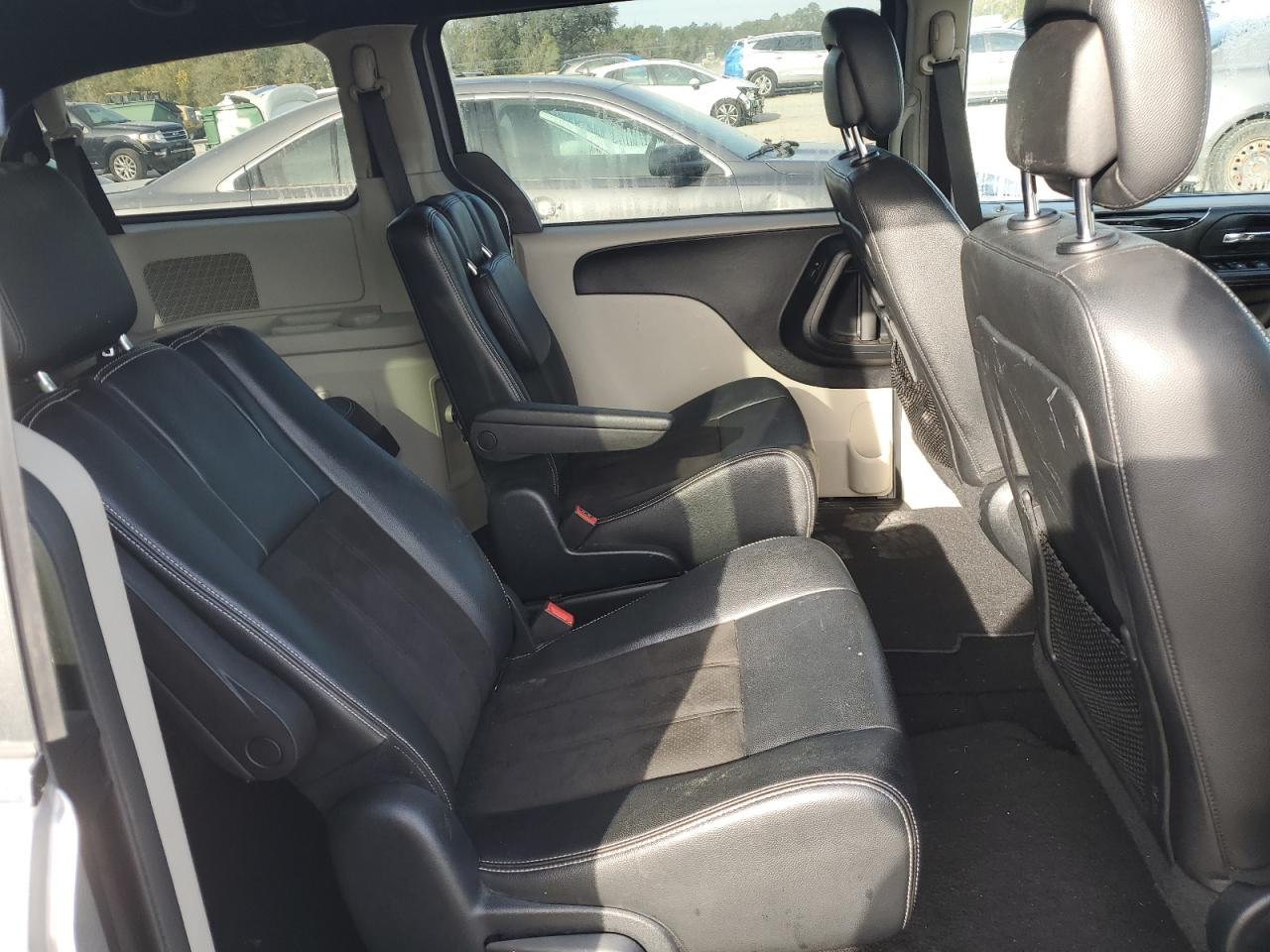 2019 Dodge Caravan - Image 11