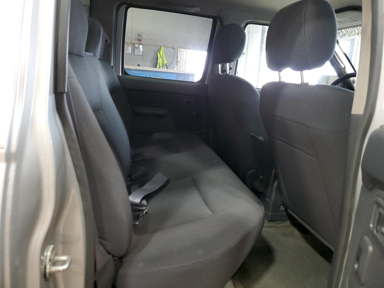 2004 Nissan Navara (Frontier) - Image 10