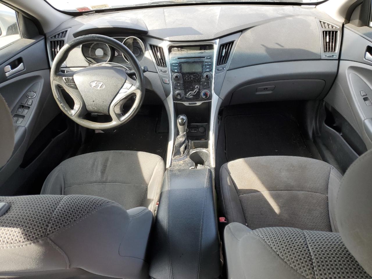 2012 Hyundai Sonata - Image 8