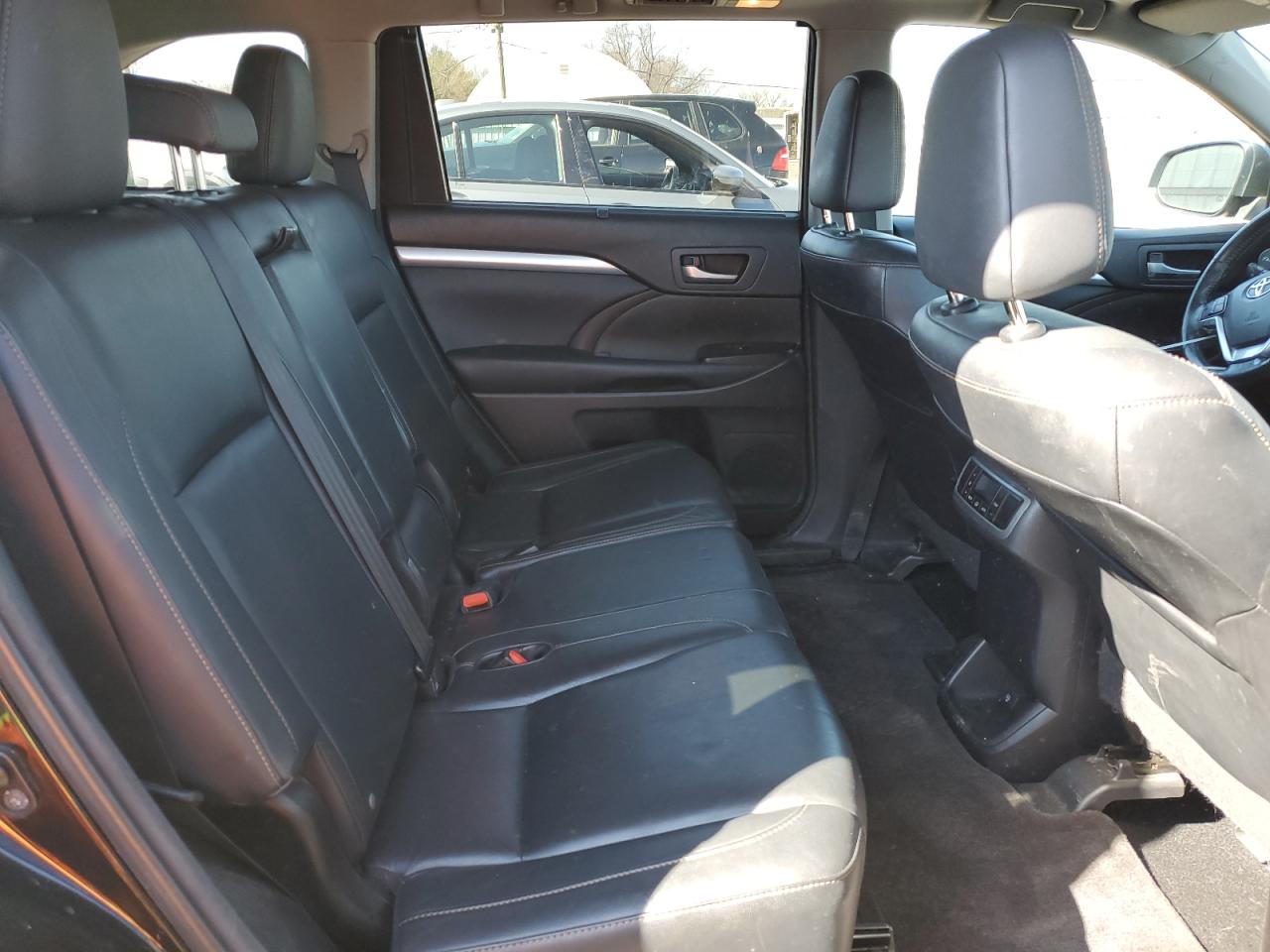 2015 Toyota Highlander - Image 11