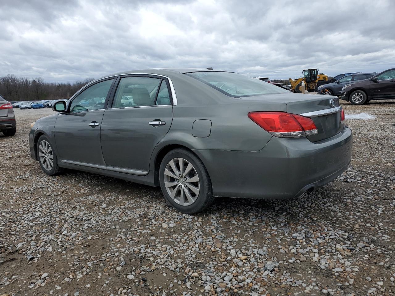2011 Toyota Avalon - Image 2