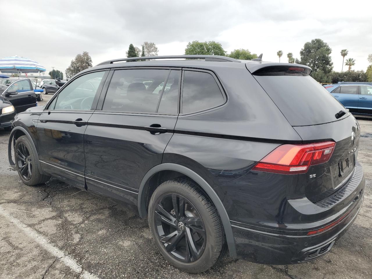 2023 Volkswagen Tiguan - Image 2