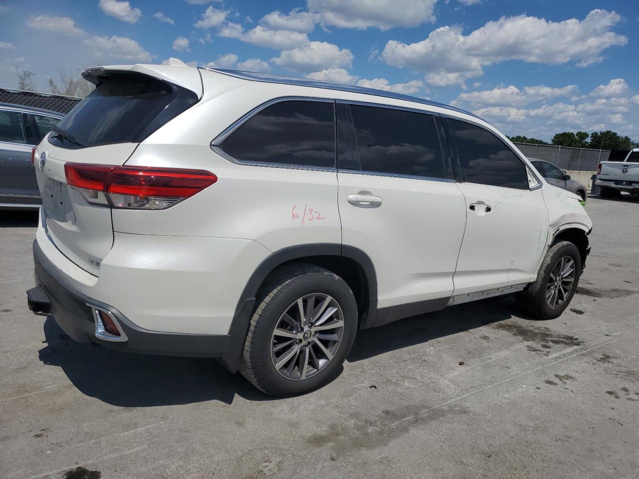 5TDKZRFH1KS555328 TOYOTA HIGHLANDER 2019