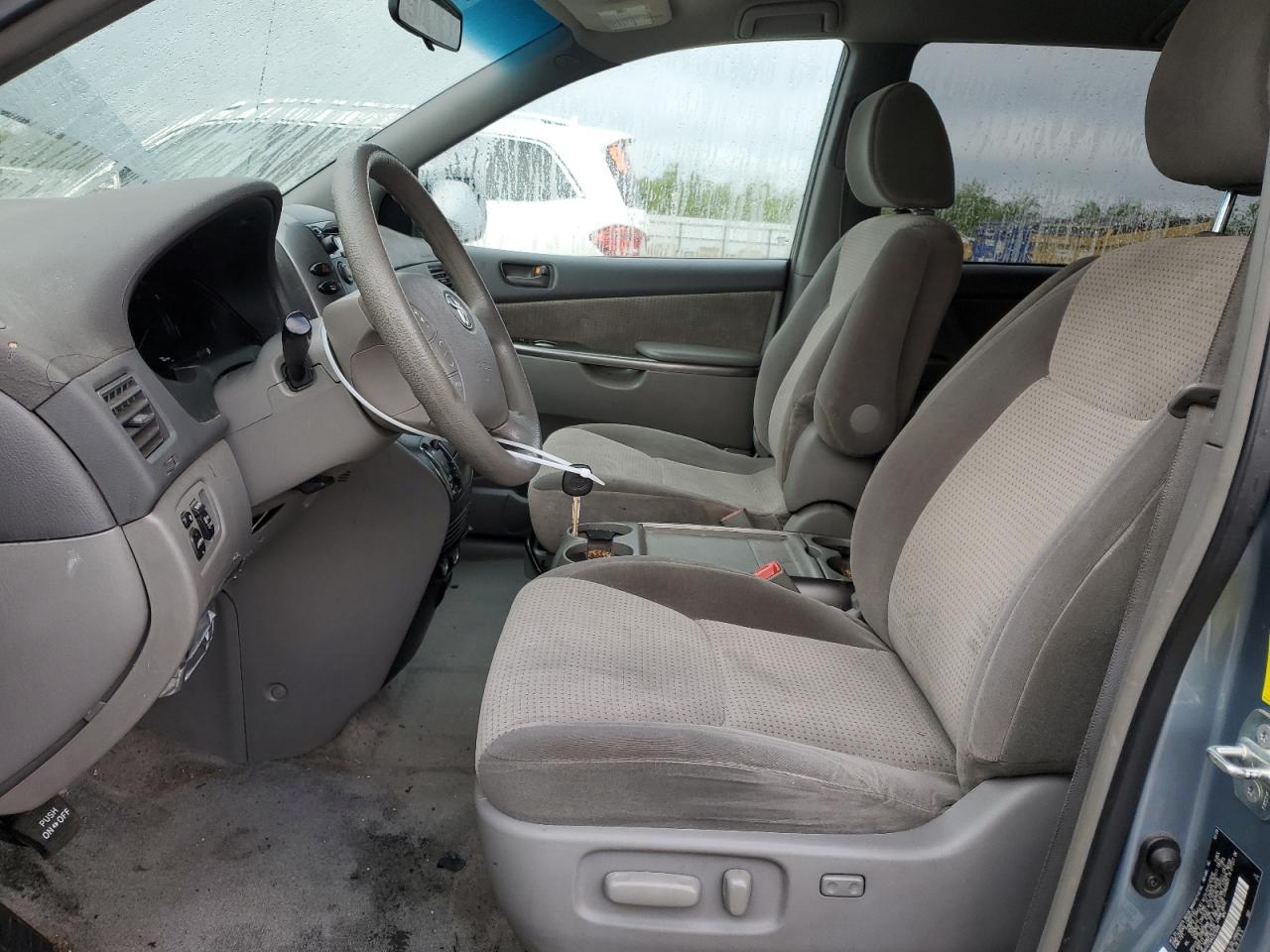 2010 Toyota Sienna - Image 7