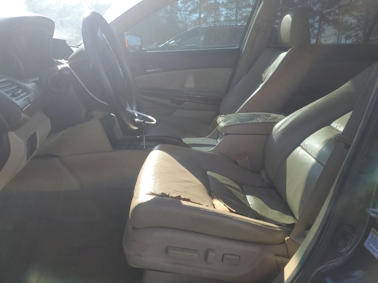 2011 Honda Accord Exl VIN: 1HGCP2F83BA061584 Lot: 62366425