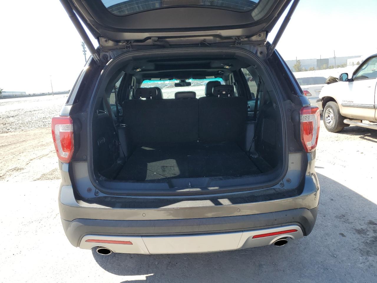 2016 Ford Explorer - Image 6