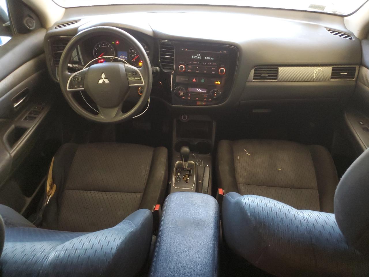 2014 Mitsubishi Outlander - Image 8