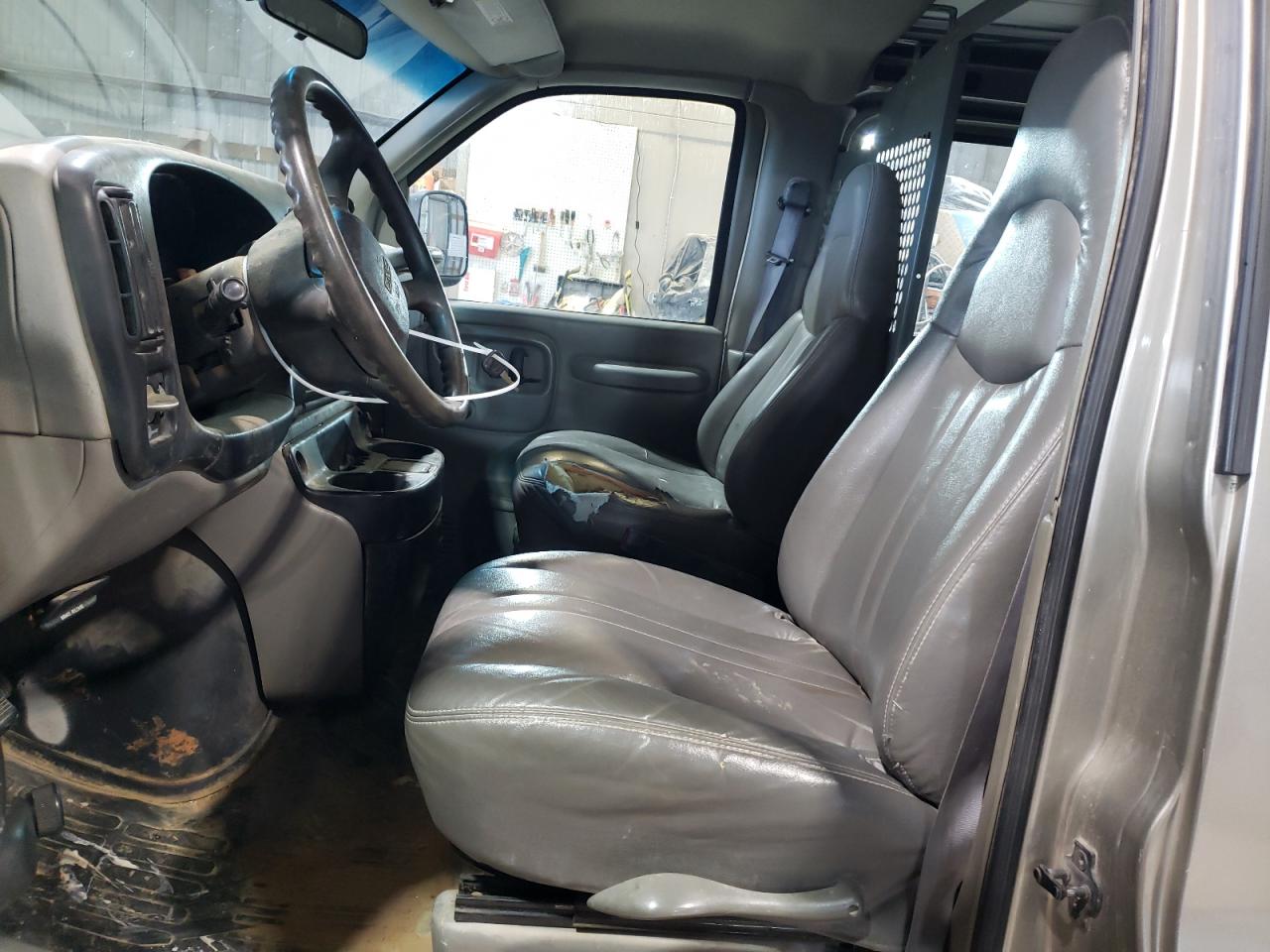 2001 GMC Savana - Image 7