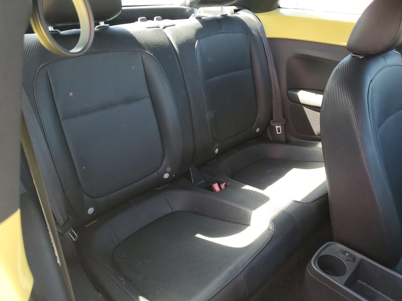 2012 Volkswagen Beetle - Image 10