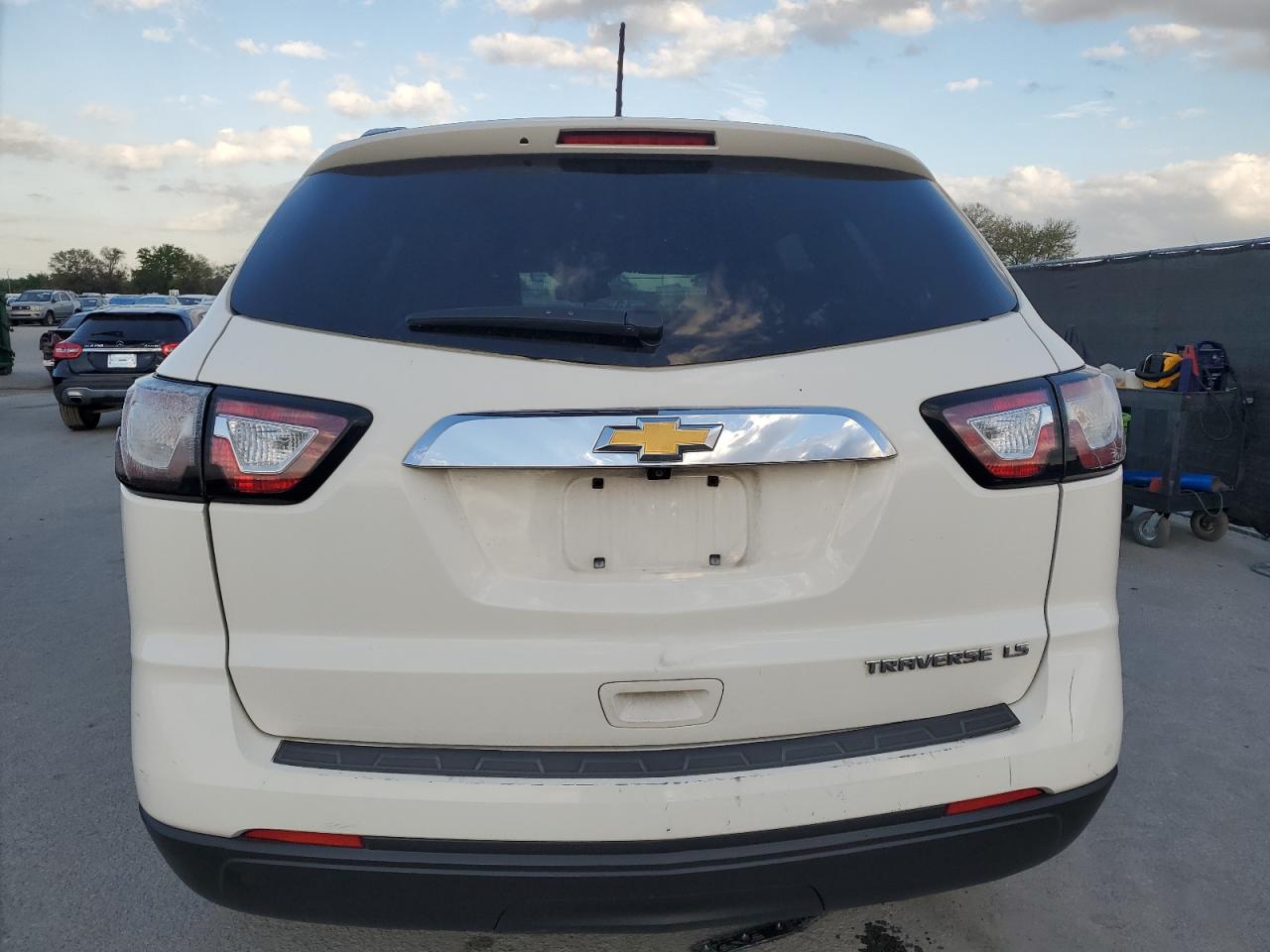 2015 Chevrolet Traverse - Image 6