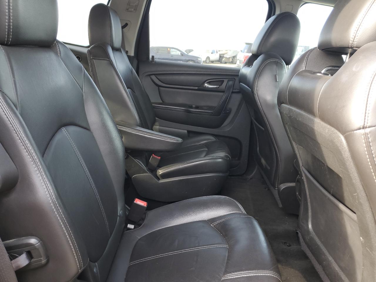 2014 Chevrolet Traverse - Image 11