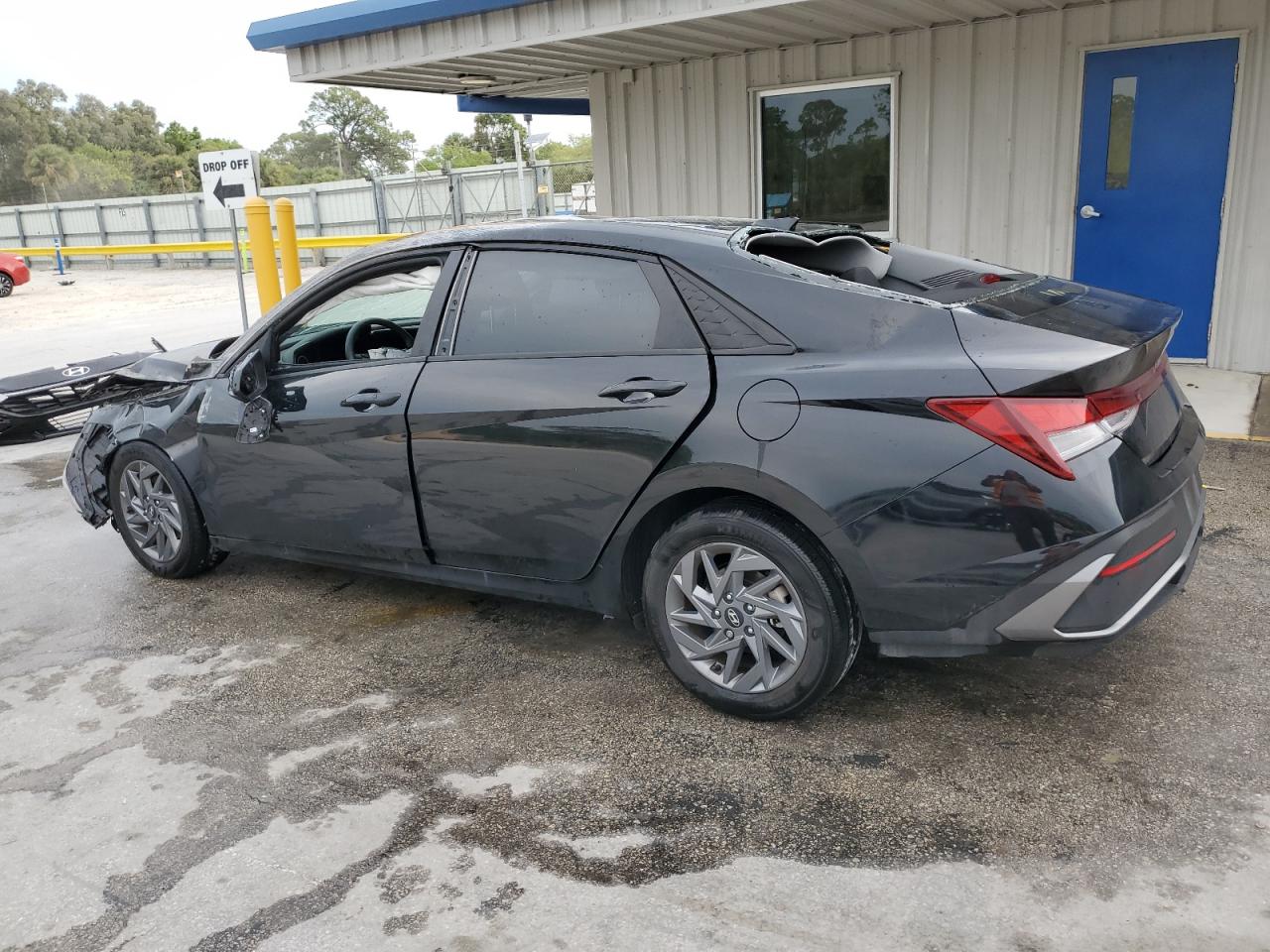 2024 Hyundai Elantra - Image 2