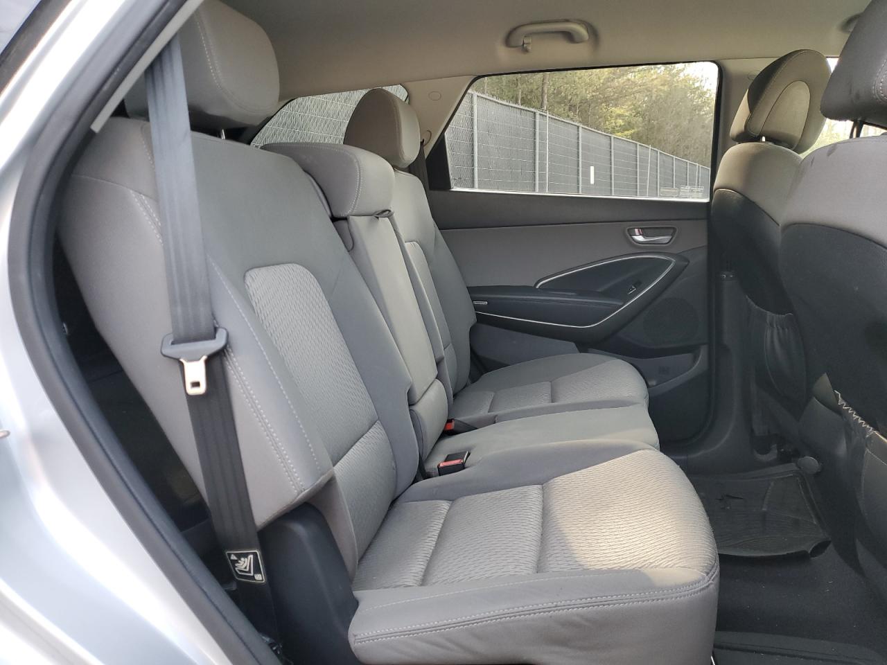 2017 Hyundai Santa Fe - Image 11