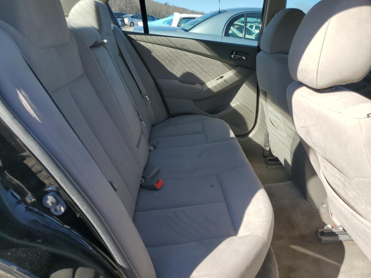 2010 Nissan Altima - Image 10