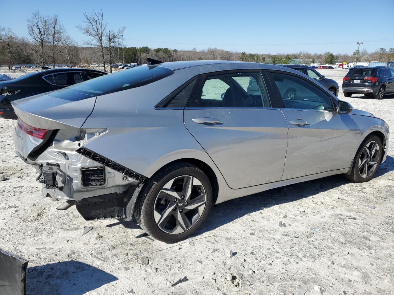 2022 Hyundai Elantra - Image 3