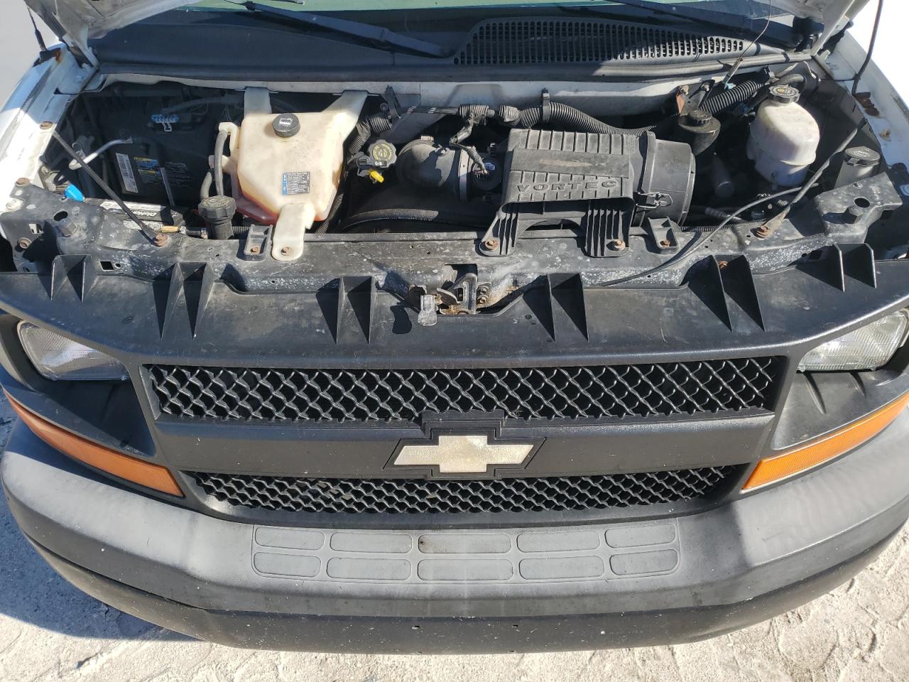 2011 Chevrolet Express - Image 12