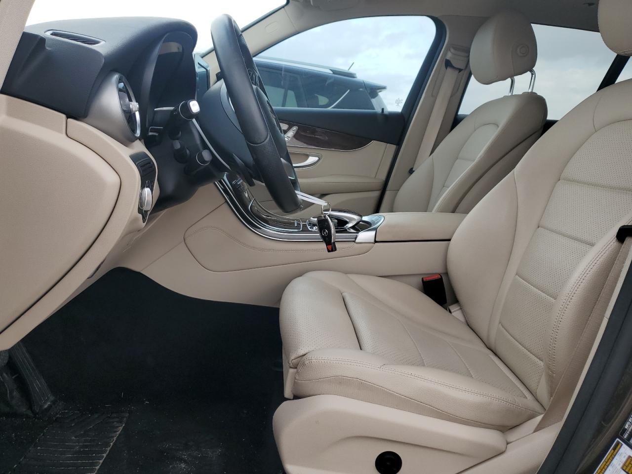2016 Mercedes-Benz GLC - Image 7
