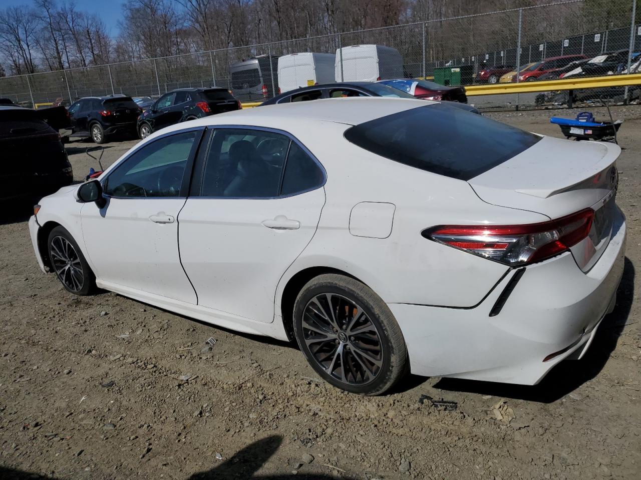 4T1B11HK2JU597322 TOYOTA CAMRY 2018