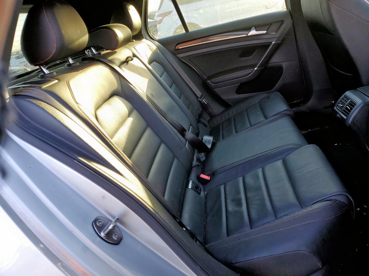 2017 Volkswagen GTI - Image 10
