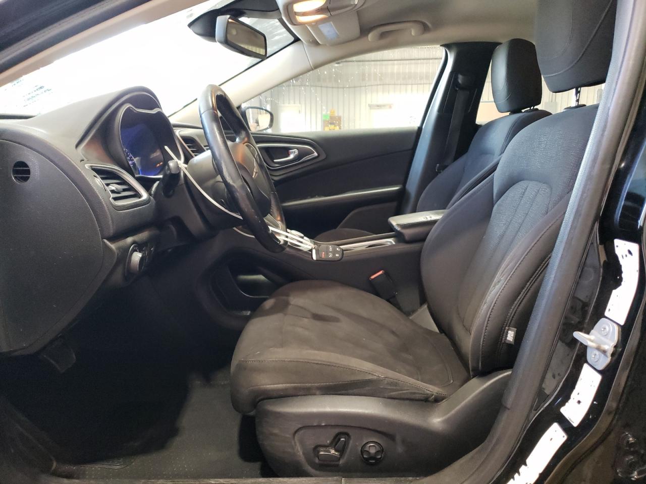 2015 Chrysler 200 - Image 7