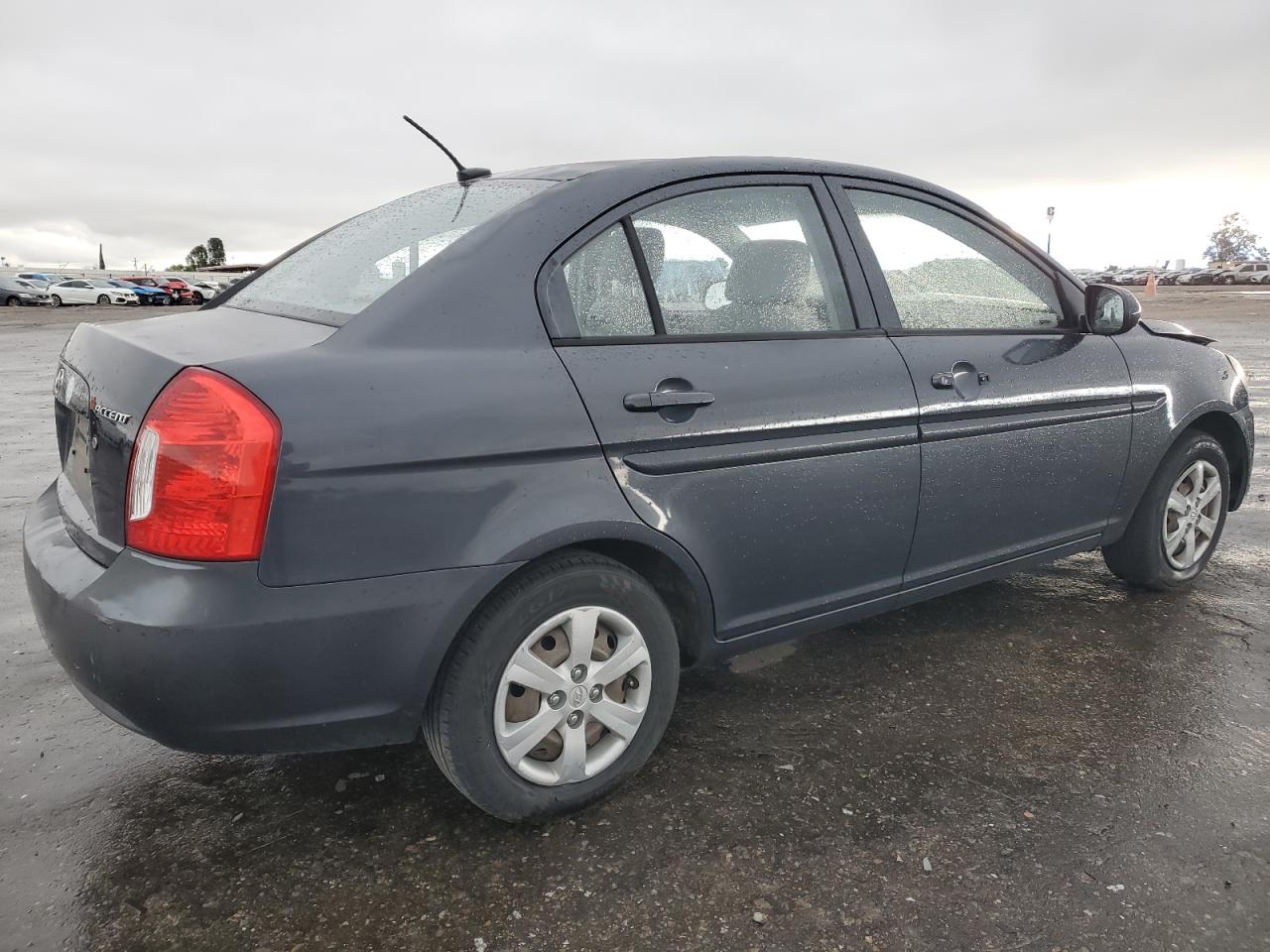 2011 Hyundai Accent - Image 3