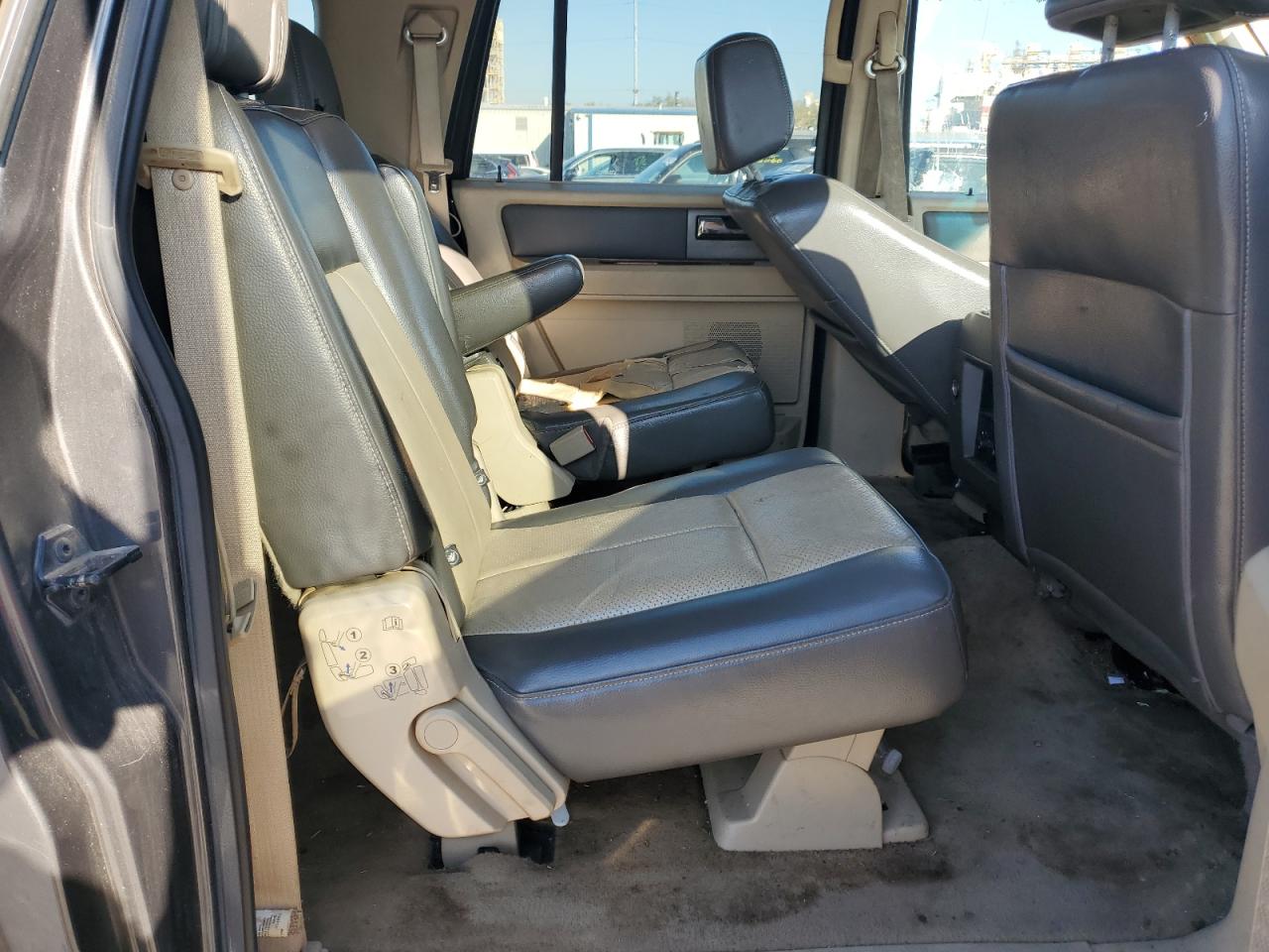 2007 Ford Expedition - Image 11