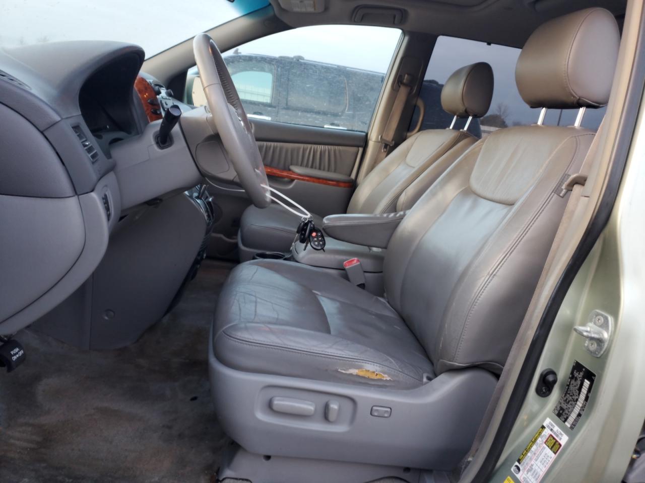2008 Toyota Sienna - Image 7
