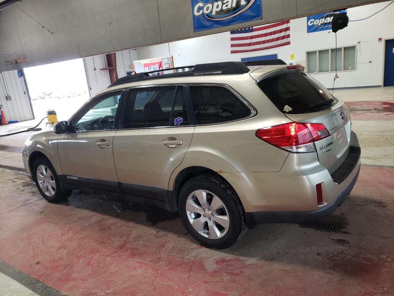 2010 Subaru Outback - Image 2