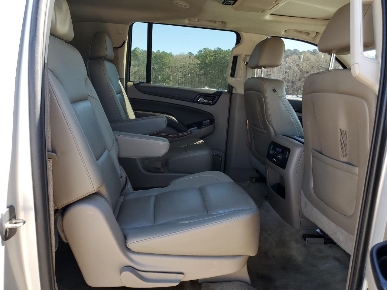 2015 Chevrolet Suburban - Image 12