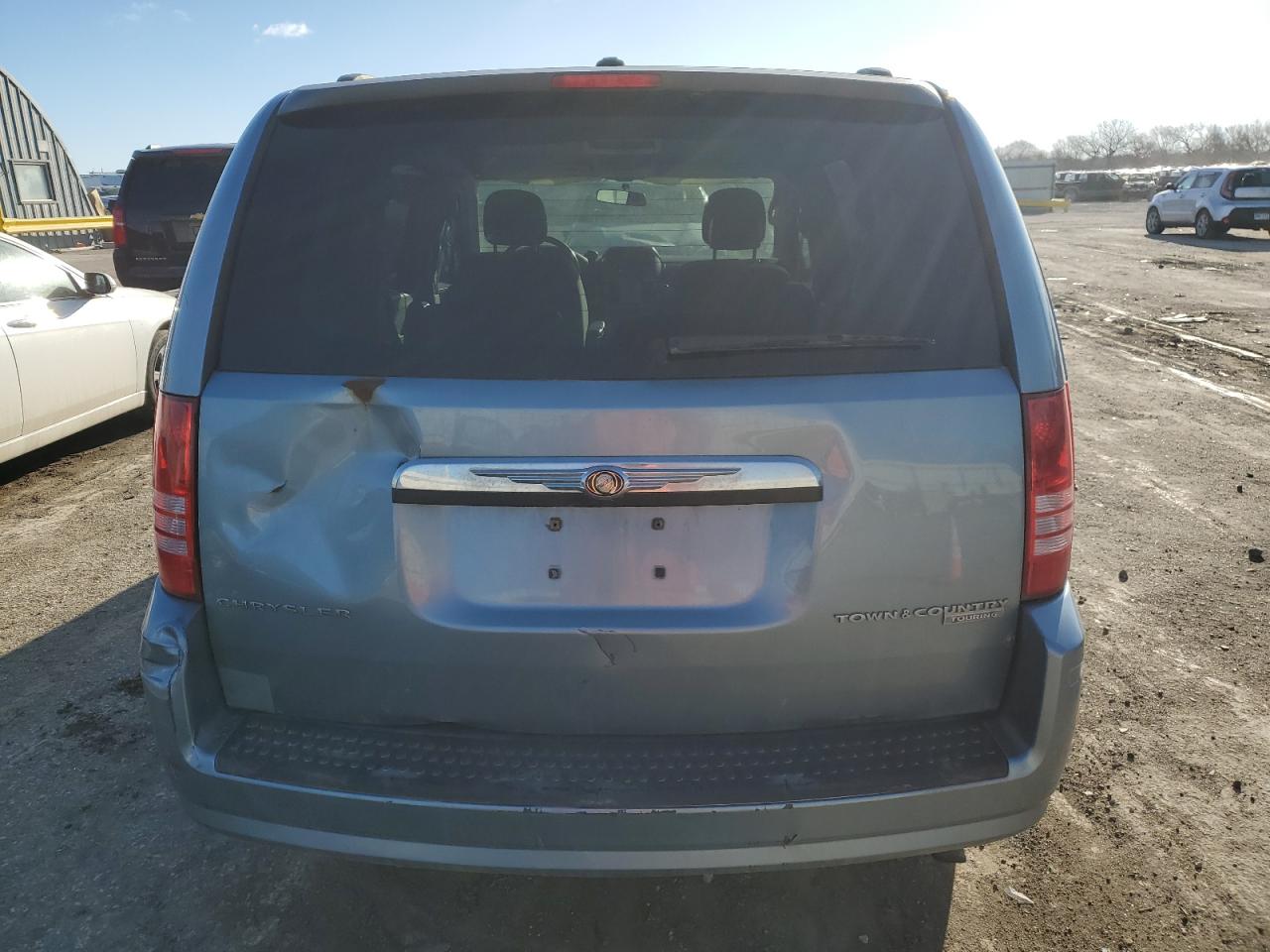 2010 Chrysler Town & Country - Image 6