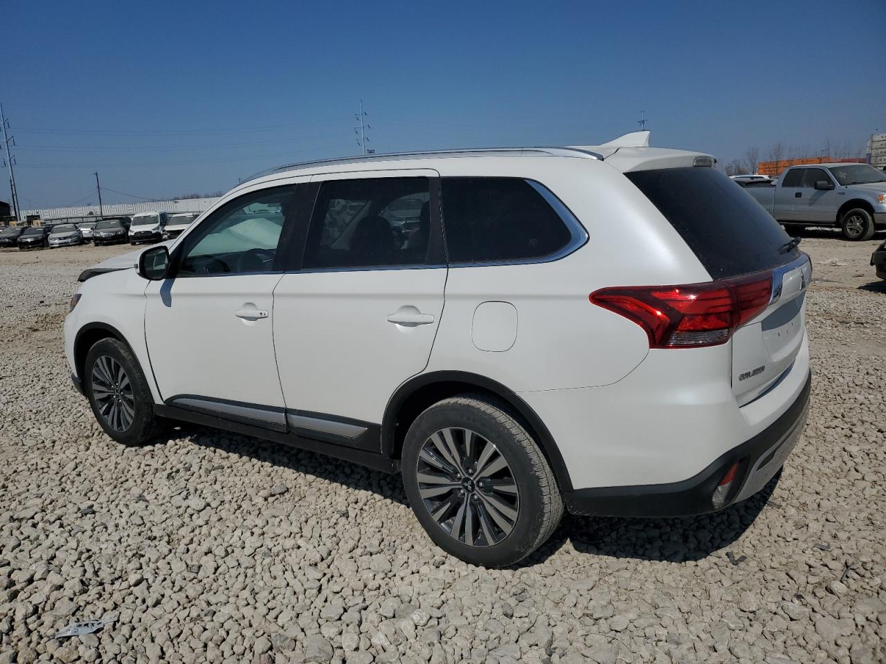 2020 Mitsubishi Outlander - Image 2
