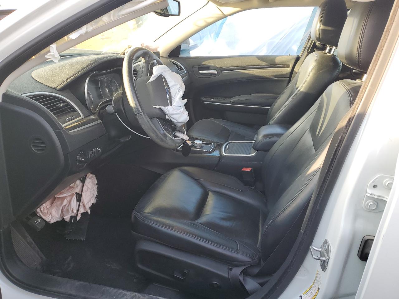 2015 Chrysler 300 - Image 7