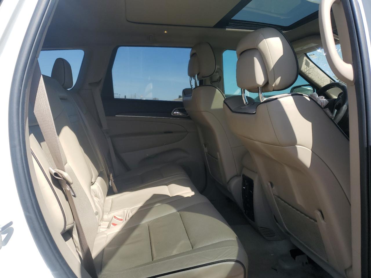 2017 Jeep Grand Cherokee - Image 10