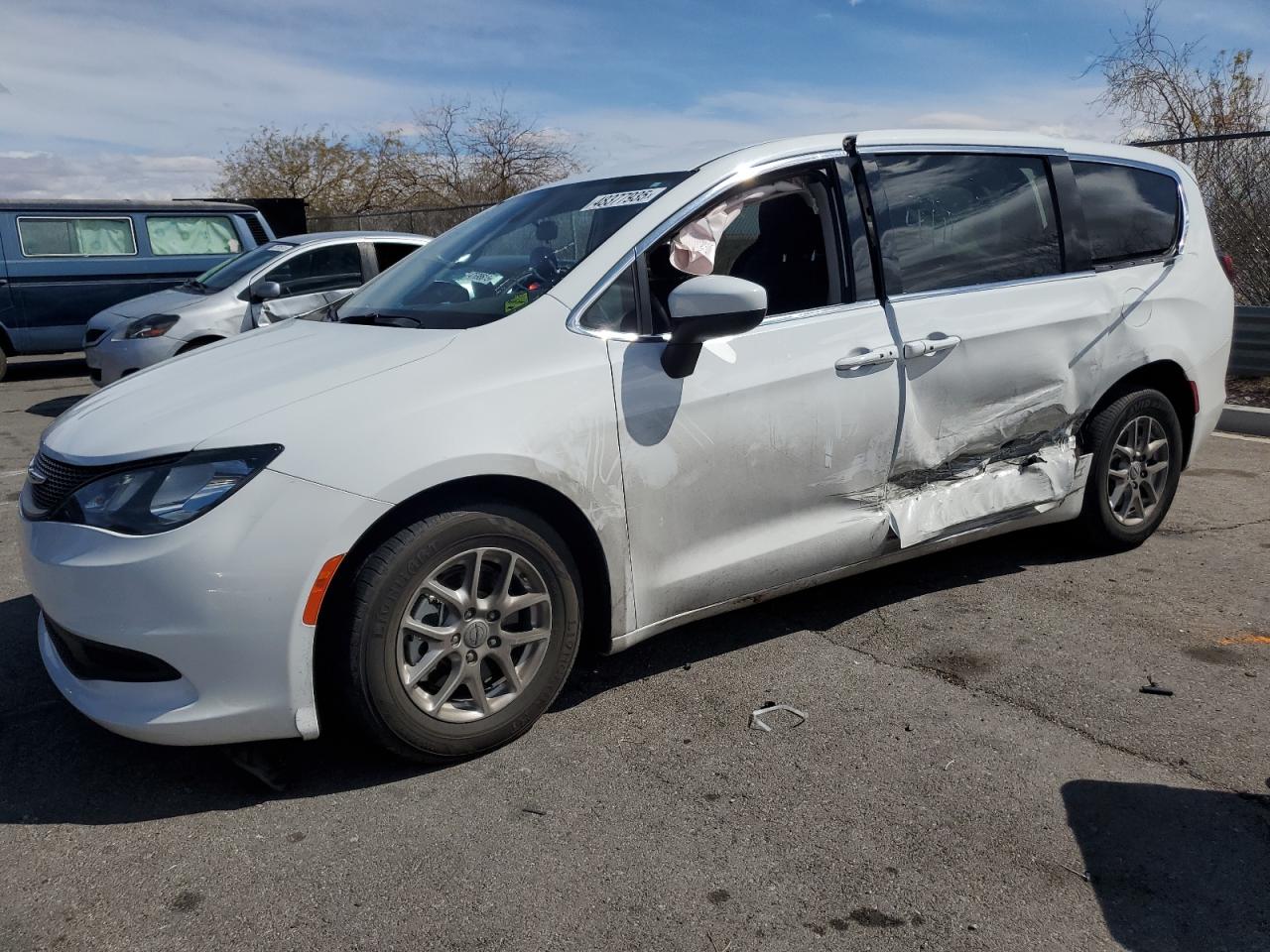 2022 Chrysler Voyager Lx for Sale in North Las Vegas, NV - Side