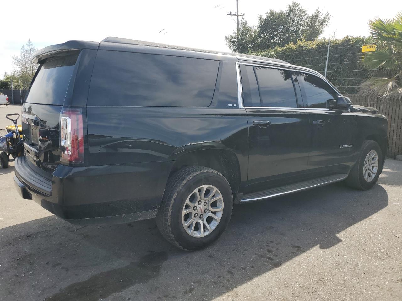 2017 GMC Yukon - Image 3