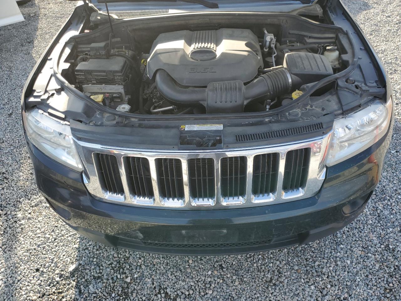 2011 Jeep Grand Cherokee - Image 12