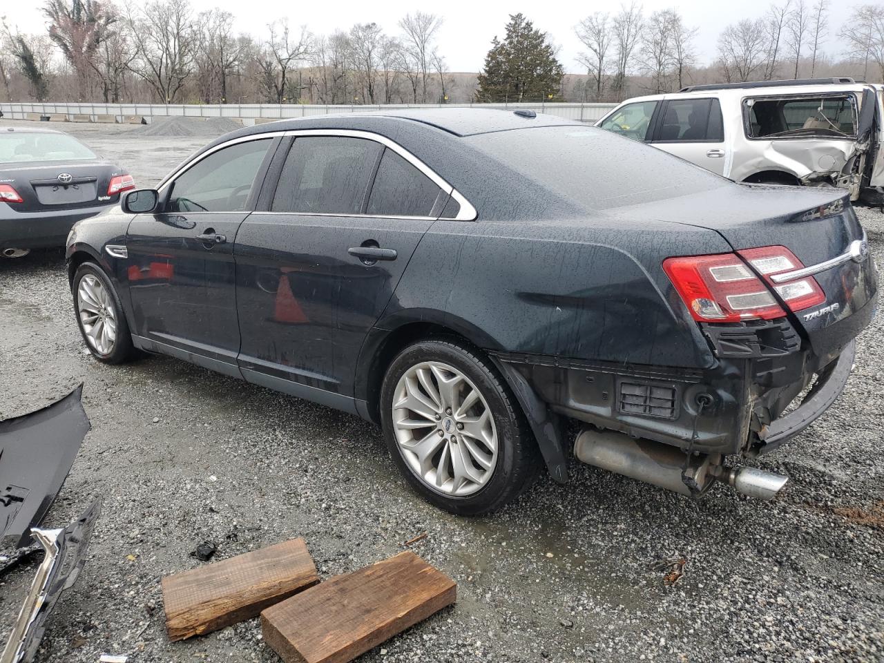 2015 Ford Taurus - Image 2
