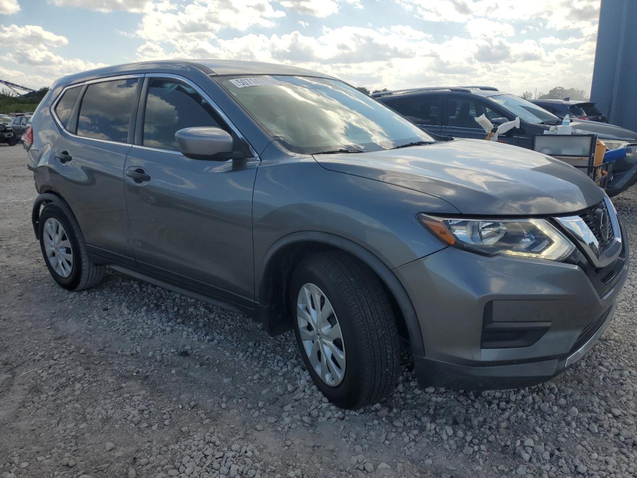KNMAT2MT8JP622415 NISSAN ROGUE 2018