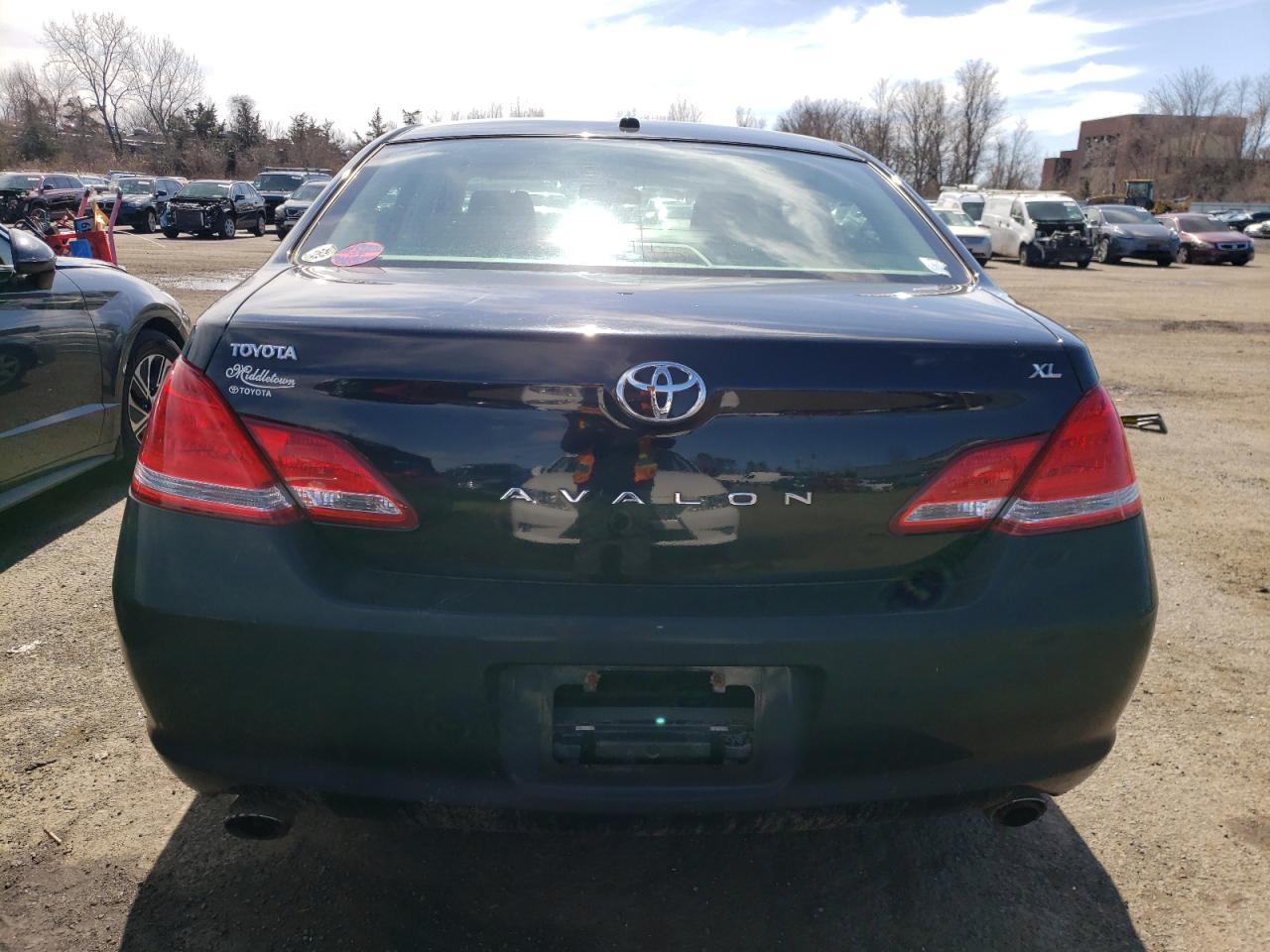 2010 Toyota Avalon - Image 6