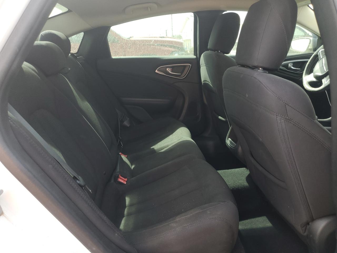 2015 Chrysler 200 - Image 10