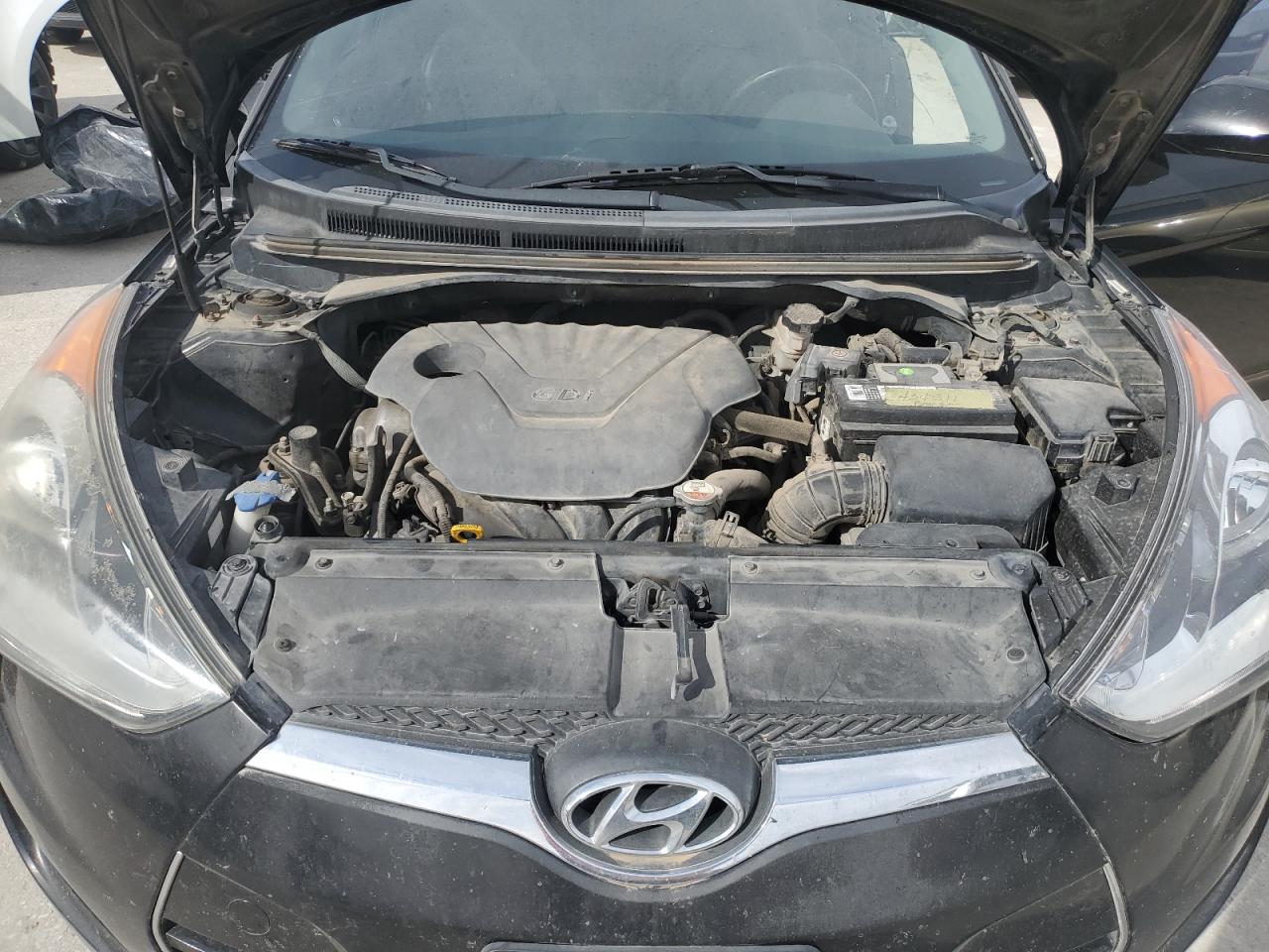 2013 Hyundai Veloster - Image 11